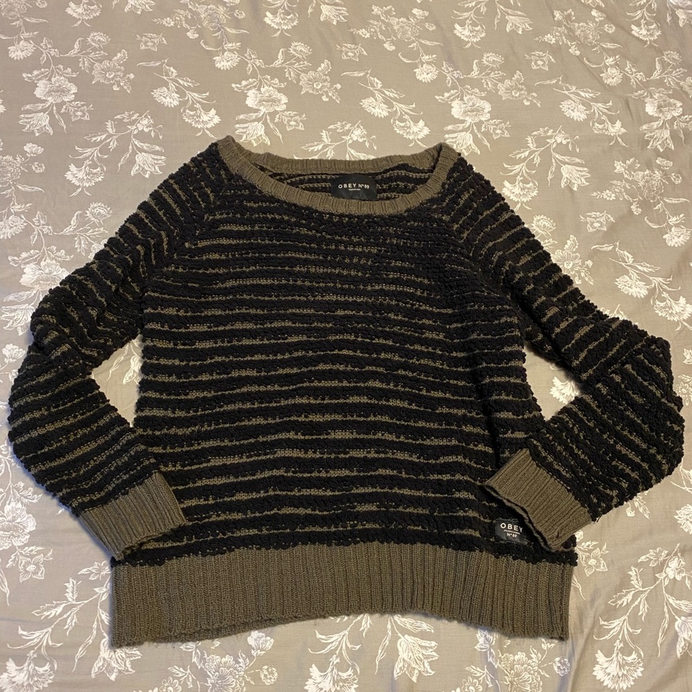 Obey sweater
